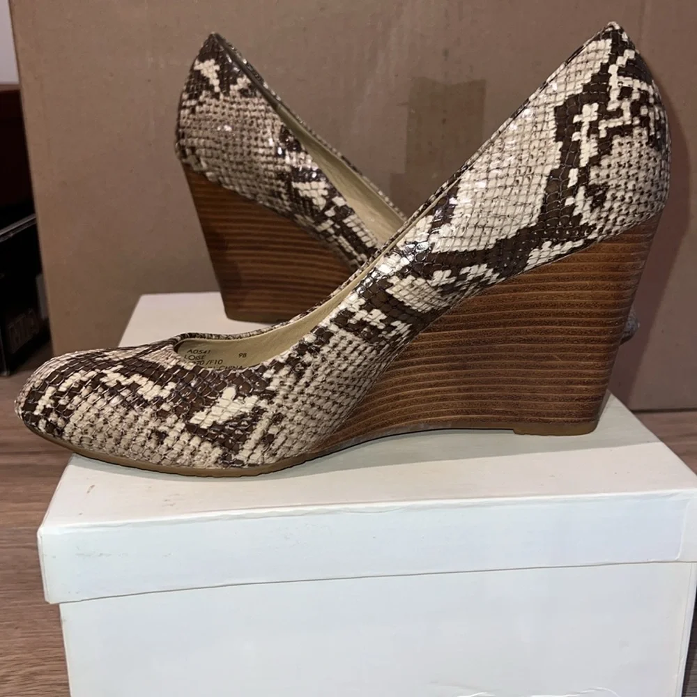 Coach Loise Printed Python Wedge - Picture 4 of 7